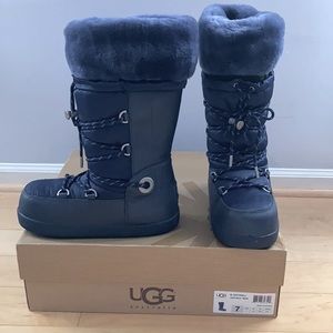 Ugg sz 7 Cottrell Snow Boots Navy Blue